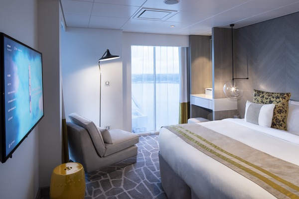 Celebrity Cruises, Celebrity Edge, Iconic Suite Guest Bedroom ©CEL.jpg